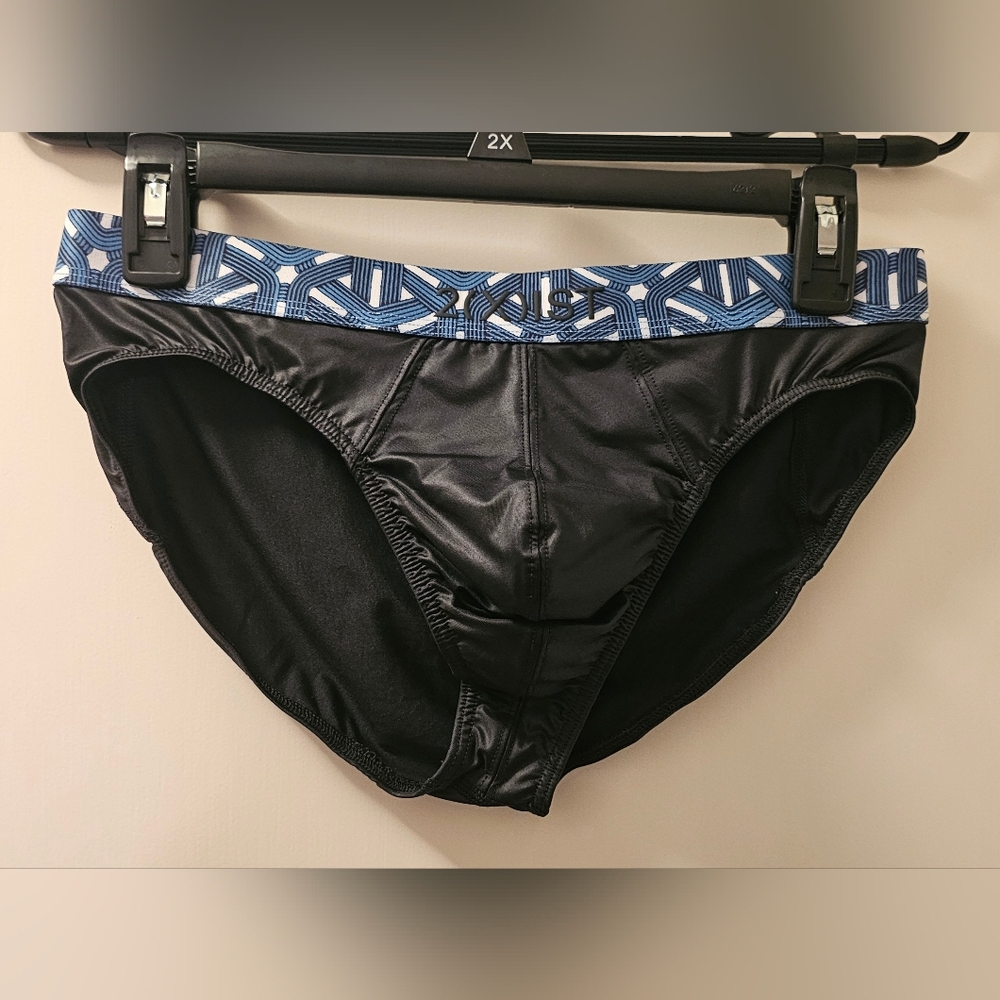 2xist Black Beauty/Infinity Chain Sliq Briefs - Size XL Available